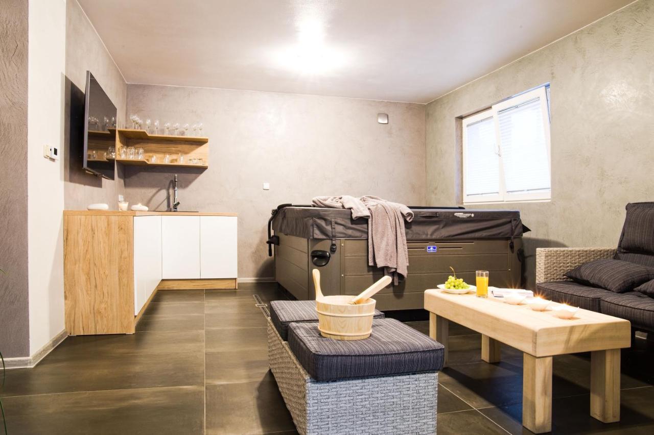 Apartmany A Wellness Vmal Skutec Exterior photo